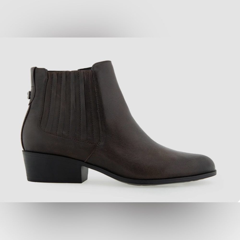 Brand new never been worn still in packaging Aerosole boots
